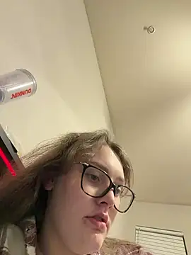 Snapshot of julia4thewin chatting on February 22, 5:08 am julia4thewin online show from February 22, 5:08 am