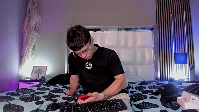 Roger And Ramona online show from April 19, 12:48 pm