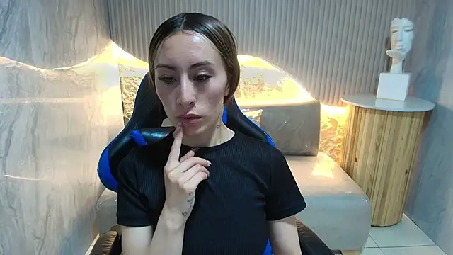 katalina r  online show from February 19, 3:24 am