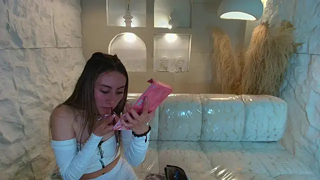 katalina r  online show from May 23, 8:24 pm