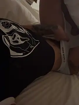 Angelasantini0 online show from April 18, 9:57 am