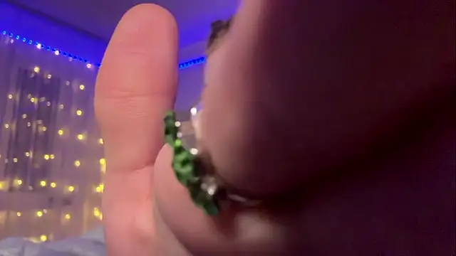 KariJarecke online show from February 3, 1:05 pm