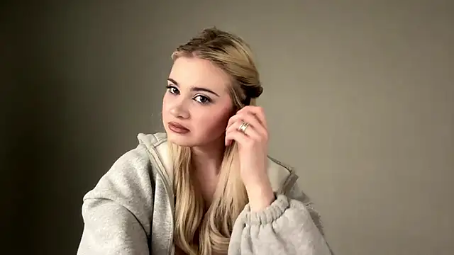 KariJarecke online show from February 18, 1:07 pm