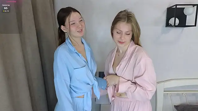 TessieNoffsinger online show from April 9, 2:22 am