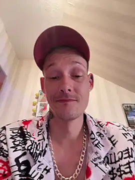 Donaldduck0069 online show from April 22, 8:54 pm