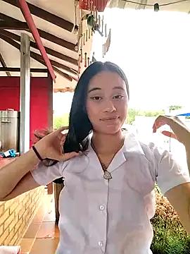 l0lita emi online show from February 15, 5:09 pm