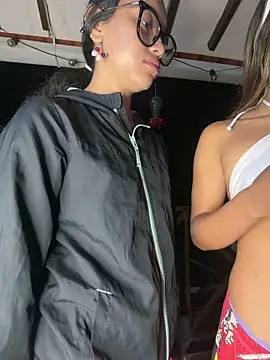 l0lita emi online show from April 12, 8:19 am