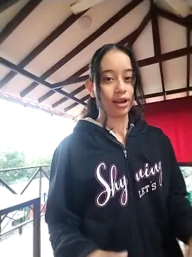 l0lita emi online show from April 16, 11:11 am