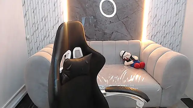 Clhoe b online show from January 16, 7:51 pm