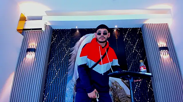 The Gods In Diamonds online show from March 3, 3:45 am