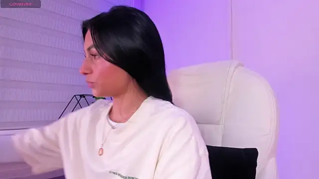 lilith petit  online show from April 17, 1:47 pm