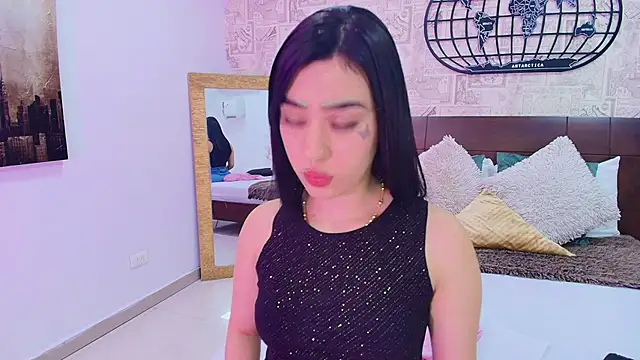 emily clarkk  online show from January 17, 7:50 pm