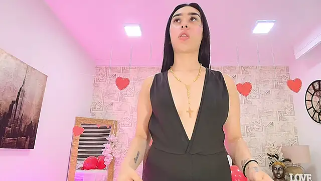 emily clarkk  online show from February 10, 7:18 pm