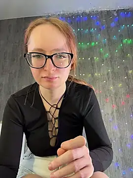 coy girl  online show from February 7, 11:58 am