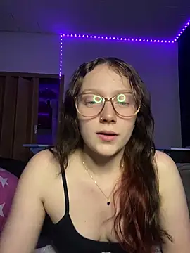 YoungLisaa18 online show from February 11, 7:52 pm