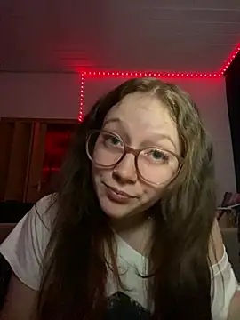 YoungLisaa18 online show from February 25, 9:13 pm