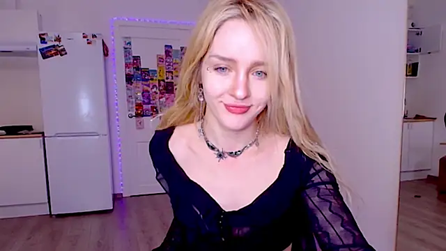 sailormoon666  online show from February 24, 11:14 pm