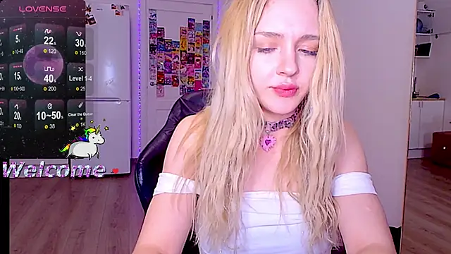 sailormoon666  online show from March 6, 1:35 am