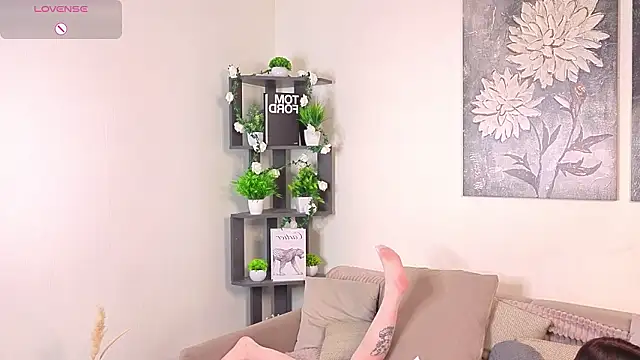 LoisAbad online show from February 11, 3:06 pm