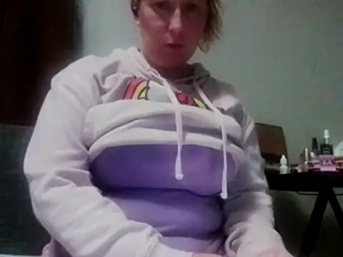 Snapshot of Annafun321 chatting on February 5, 2:05 am Annafun321 online show from February 5, 2:05 am