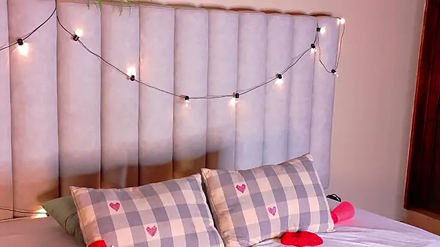 ChloeeMiller   online show from March 2, 2:25 am