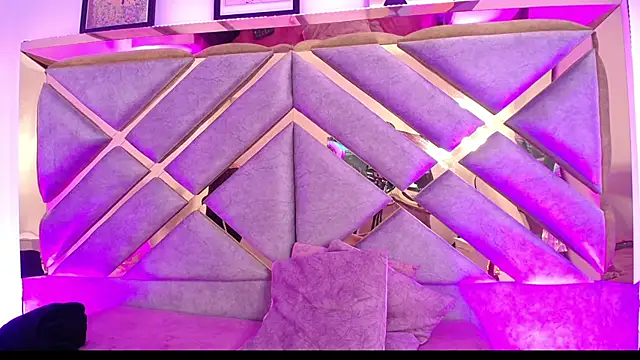 Violet Collins1 online show from April 3, 7:50 am