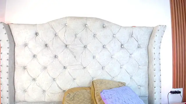Snapshot of Violet_Collins1 chatting on June 4, 9:37 am Violet Collins1 online show from June 4, 9:37 am