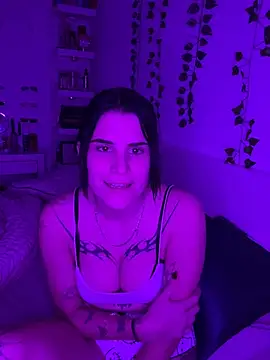 julieeeeee75 online show from January 15, 9:51 pm