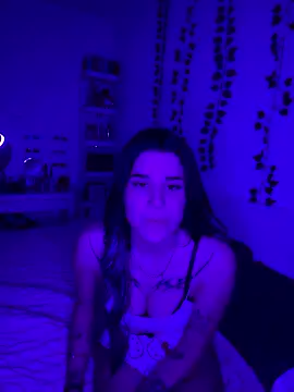 julieeeeee75 online show from January 16, 9:52 pm