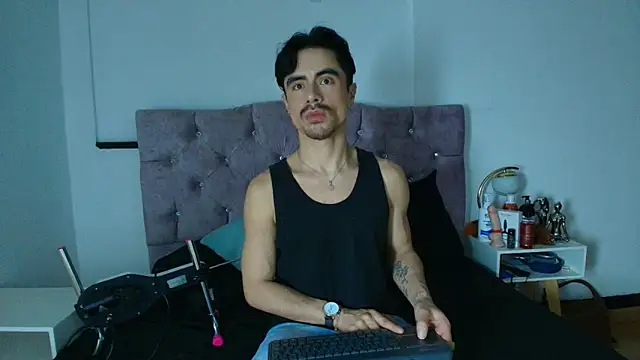 Ethan Briggs  online show from March 20, 3:33 am