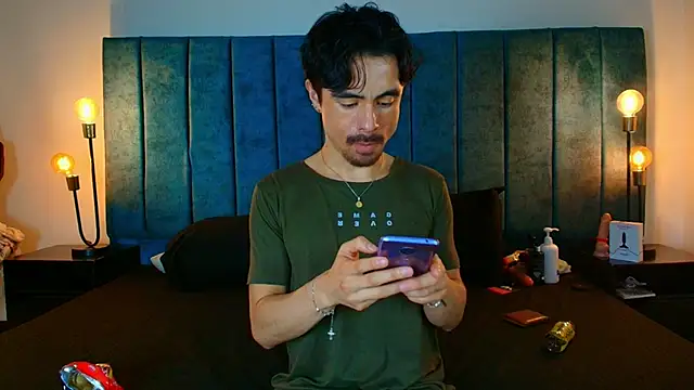 Ethan Briggs  online show from April 23, 3:08 am