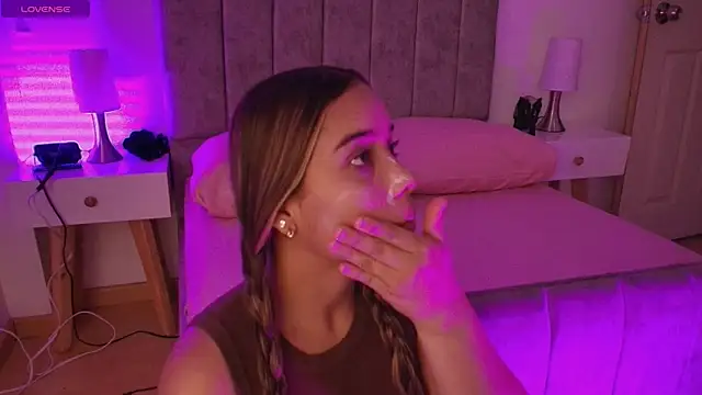 Lucy Carson  online show from March 26, 12:11 pm