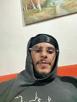 Snapshot of liyamjunior chatting on February 11, 4:39 am liyamjunior online show from February 11, 4:39 am