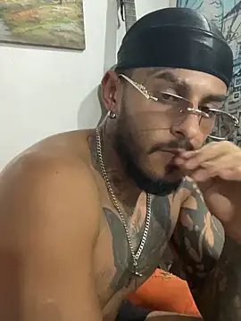 Snapshot of liyamjunior chatting on February 13, 6:53 am liyamjunior online show from February 13, 6:53 am