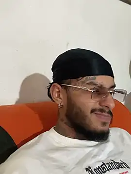 Snapshot of liyamjunior chatting on February 23, 6:49 pm liyamjunior online show from February 23, 6:49 pm