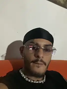 Snapshot of liyamjunior chatting on February 26, 2:21 am liyamjunior online show from February 26, 2:21 am