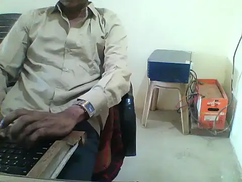 Snapshot of dream_king_1985 chatting on February 16, 6:31 am dream king 1985 online show from February 16, 6:31 am