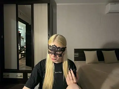 Snapshot of Polly_Skil chatting on February 18, 4:47 pm Polly Skil online show from February 18, 4:47 pm