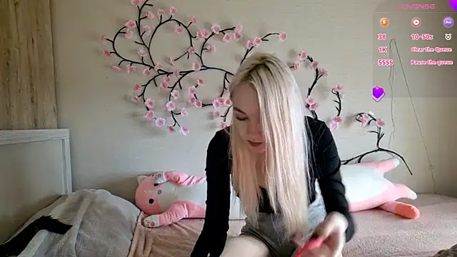 MisaMew online show from March 29, 9:09 am