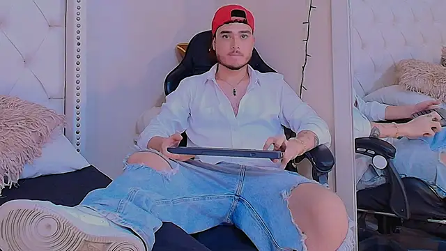 Salvattore Muller online show from February 10, 8:35 pm