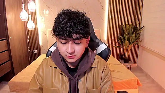 Christopher Monroe  online show from January 16, 3:21 am