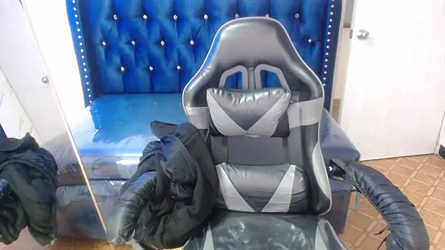 Snapshot of Candy_Rose_v chatting on February 27, 1:11 pm Candy Rose v online show from February 27, 1:11 pm