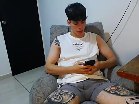 Snapshot of Joshh_miller chatting on February 13, 4:41 am Joshh miller online show from February 13, 4:41 am