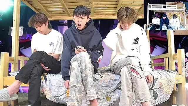 xiaohuangren01 online show from March 2, 3:09 am