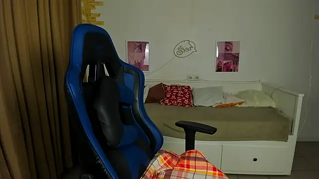 RayTaylorr online show from January 15, 5:45 am