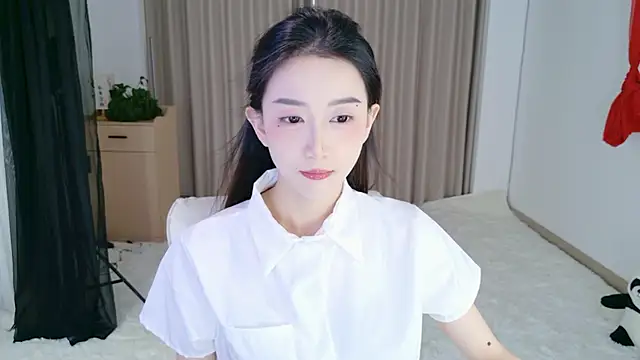 Snapshot of Dancing-Coco12 chatting on February 10, 1:32 am Dancing-Coco12 online show from February 10, 1:32 am