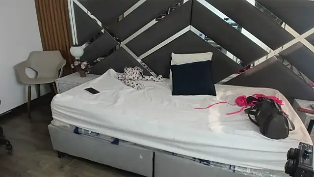 Ambarross  online show from April 4, 12:46 pm