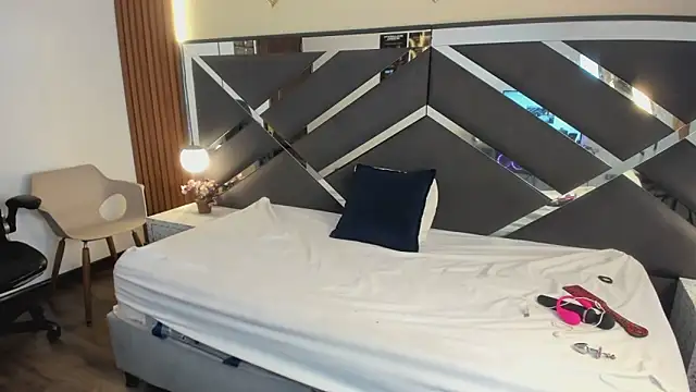 Ambarross  online show from April 8, 1:33 pm