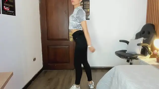 Ambarross  online show from April 17, 1:47 pm