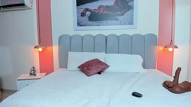 EmmaBoyd online show from March 6, 11:50 am